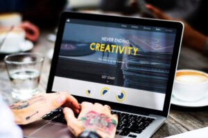 Logo%20Loom%20Studio